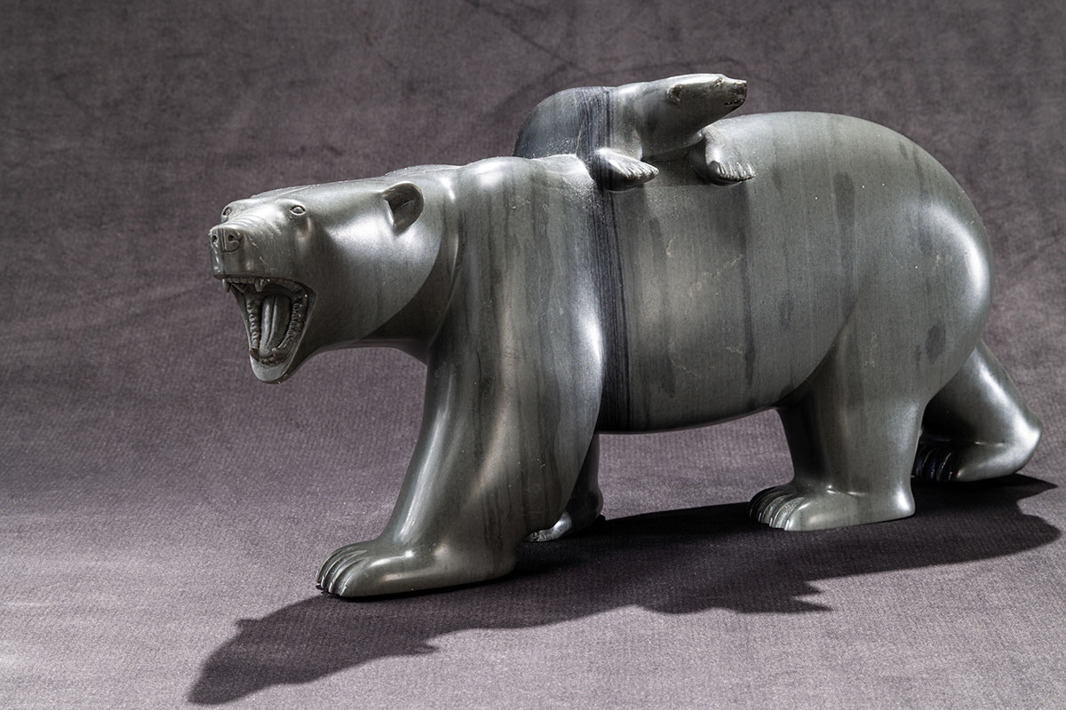 Photo_NLF2195-32_PackingMotherPolarBear_01