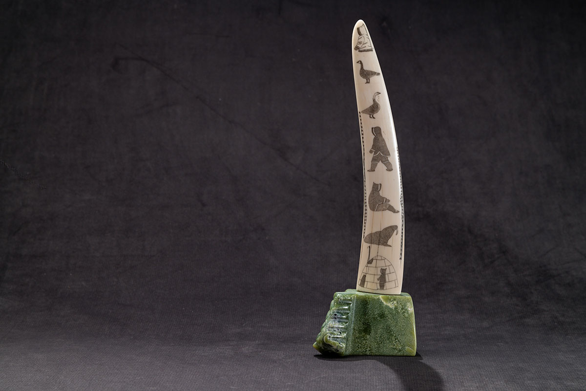 Photo_NLF2196-33_ScrimshawedIvoryTusk_01